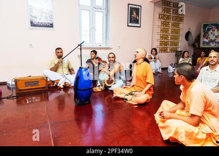 Bakou, Azerbaïdjan, 20 mai 2019: Rites , disciples à la cérémonie au Temple Lièvre Krishna. Banque D'Images