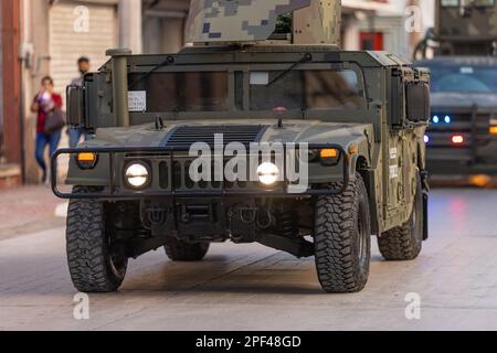 Matamoros, Tamaulipas, Mexique - 16 septembre 2022 : Desfile 16 de Septiembre, un Humvee dans le service militaire mexicain Banque D'Images