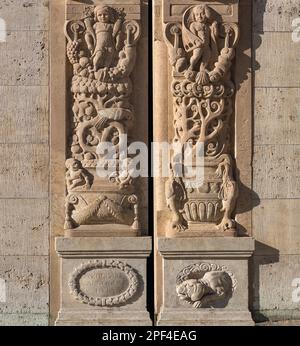 Colonne gauche et droite du portail d'entrée historique de 1910, détail, Chambre d'Industrie et d'artisanat, Nuremberg, moyenne-Franconie, Bavière, Allemagne Banque D'Images