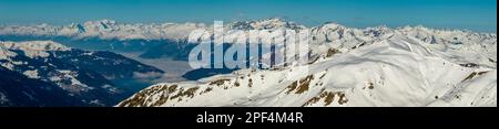 Vue sur les sommets de Davos dans Schanfigg et la vallée du Rhin avec Buendner Vorab, Piz Segnas et Ringelspitz, image de drone, Haupter Taelli, Davos, Grisons Banque D'Images