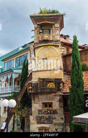 Tour de l'horloge du théâtre Gabriadze Puppet, Tbilissi, Géorgie, Caucase, Moyen-Orient Banque D'Images