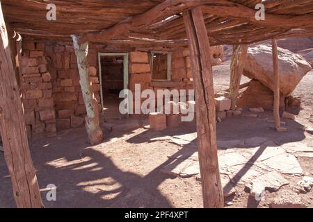 Ce rock House est juste au nord du pont Navajo sur l'US 89A. Au nord de Flagstaff & Cameron, Arizona. La voiture de Blanche Russell s'est brisée près d'ici Banque D'Images