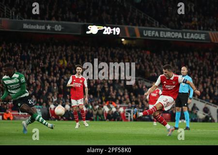 Stade Emirates, Londres, Royaume-Uni. 16th mars 2023. Europa League football, Round of 16, second Leg, Arsenal versus Sporting Lisbon; Granit Xhaka d'Arsenal tire et enregistre pour 1-0 en 19th minutes crédit: Action plus Sports/Alay Live News Banque D'Images