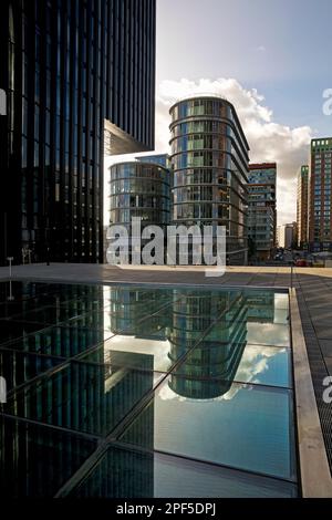 Pointe de port dans le Media Harbour avec l'hôtel design Hyatt Regency Duesseldorf, Rhénanie-du-Nord-Westphalie, Allemagne Banque D'Images