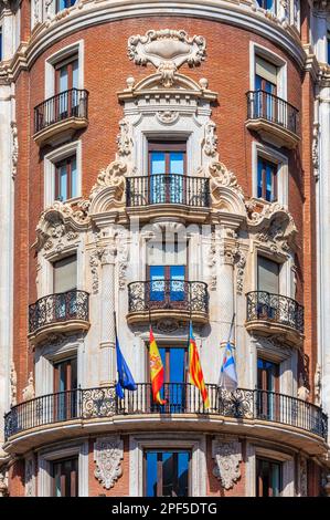 Valence, Espagne: Décorations extérieures en pierre dans le bâtiment appelé 'Banco de Valencia'. Les anciennes caractéristiques architecturales sont une attraction touristique. Banque D'Images