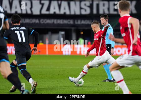 ALKMAAR - Jesper Karlsson d'AZ Alkmaar marque le 1-1 lors de la Conférence de l'UEFA série de 16 entre AZ Alkmaar et SS Lazio au stade AFAS sur 16 mars 2023 à Alkmaar, pays-Bas. ANP ED VAN DE POL Banque D'Images