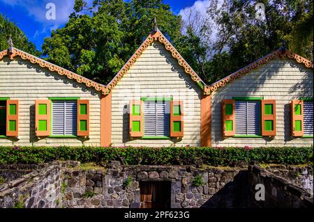 Manoir Romney, Basseterre St. Kitts-Historic wingfield Estate Sugar plantation est maintenant atelier de caribelle batik tidye vêtements Banque D'Images