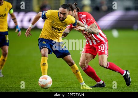 BRUXELLES, BELGIQUE - MARS 16 : Loic Lapussin de l'Union Royale Saint-Gilloise, Christopher Trimmel de 1. FC Union Berlin lors de l'UEFA Europa League Round of 16 Leg Two Match entre Royale Union Saint-Gilloise et 1. FC Union Berlin au stade Anderlecht sur 16 mars 2023 à Bruxelles, Belgique (photo de René Nijhuis/Orange Pictures) Banque D'Images