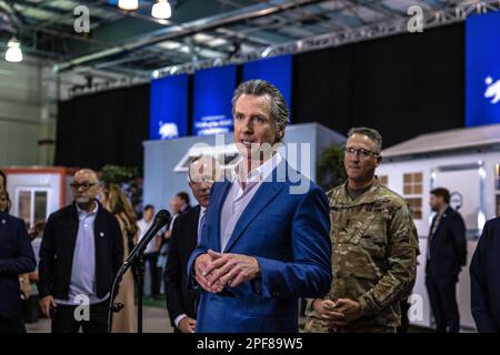 Sacramento, États-Unis. 01st janvier 2000. Gov. Gavin Newsom s'adresse aux médias sur les plans visant à réduire le nombre de sans-abri, y compris la mise en place de petites maisons à travers l'État, lors d'une conférence de presse à Sacramento, en Californie, jeudi, 16 mars 2023. L'événement de presse commence sa tournée à l'échelle de l'État pour présenter des propositions politiques, en remplaçant l'adresse de l'État de l'État de cette année. (Photo de Rahul Lal/Sipa USA) crédit: SIPA USA/Alay Live News Banque D'Images