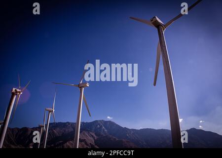 Un groupe d'éoliennes à Palm Springs Banque D'Images