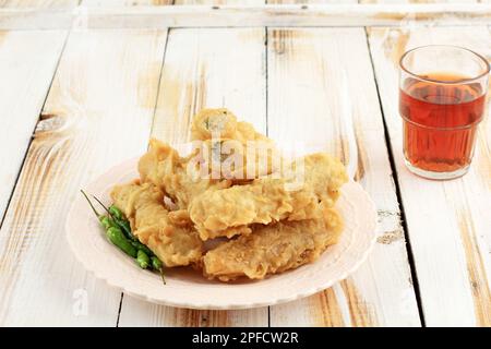 Deep Fried Indonesian vermicelli Glass Noodle Spring Roll ou Karoket Risol Bihun pour Ramadan Takjil Banque D'Images