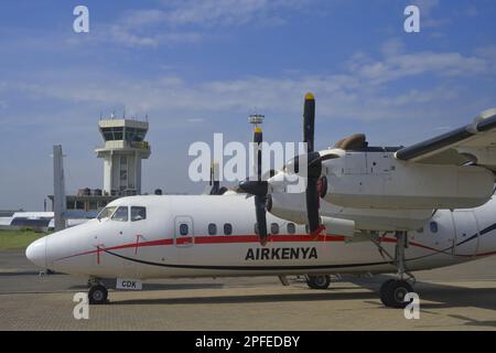 Un turboprop air Kenya DHC-7 à l'aéroport Wilson, Nairobi KE Banque D'Images