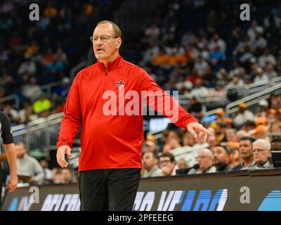 16 mars 2023: L'entraîneur-chef Bob Marlin de Ragin Cajuns en Louisiane pendant 2nd moitié de la région d'Orlando NCAA entre les Cajuns de Ragin en Louisiane et les bénévoles du Tennessee. Le Tennessee a battu la Louisiane 58-55 au Amway Center d'Orlando, en Floride. Roméo T Guzman/CSM. Banque D'Images