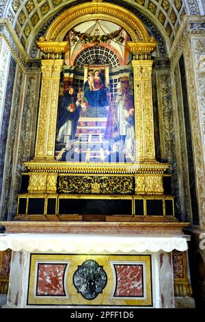 L'autel Centergo à la basilique Saint-Anastasia à Vérone en Italie Banque D'Images