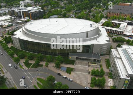 Une vue aérienne générale de Matthew Knight Arena sur le campus de l'Université de l'Oregon, mercredi 8 juin 2022, à Eugene, Ore. Banque D'Images