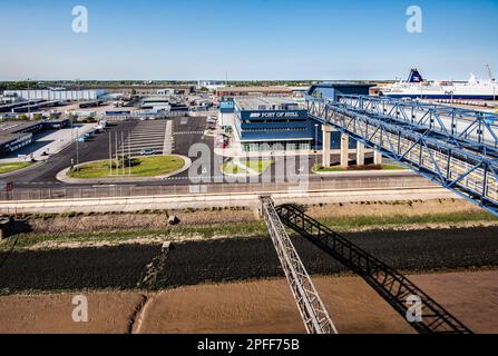 Le port de Hull, pris d'un ferry de voiture de cross-Channel. Banque D'Images