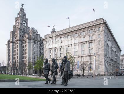 The Beatles en face du Cunard Building, Pier Head, Liverpool Banque D'Images