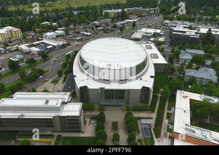 Une vue aérienne générale de Matthew Knight Arena sur le campus de l'Université de l'Oregon, mercredi 8 juin 2022, à Eugene, Ore. Banque D'Images