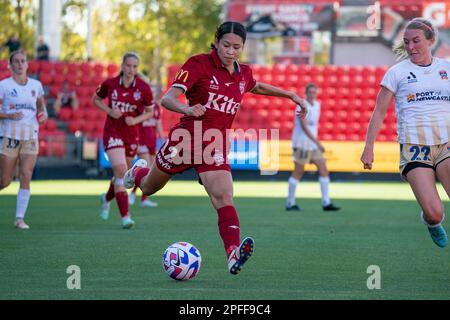 Adélaïde, Australie. 17th mars 2023. Adélaïde, Australie méridionale, 17 mars 2023 : Nanako Sasaki (12 Adelaide United) passe le ballon lors du match Liberty A-League entre Adelaide United et Newcastle Jets au stade Coopers d'Adélaïde, en Australie. (NOE Llamas/SPP) crédit: SPP Sport Press photo. /Alamy Live News Banque D'Images