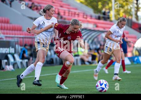 Adélaïde, Australie. 17th mars 2023. Adélaïde, Australie méridionale, 17 mars 2023 : Katie Bowler (15 Adelaide United) est fouillé lors du match Liberty A-League entre Adelaide United et Newcastle Jets au stade Coopers à Adélaïde, en Australie. (NOE Llamas/SPP) crédit: SPP Sport Press photo. /Alamy Live News Banque D'Images