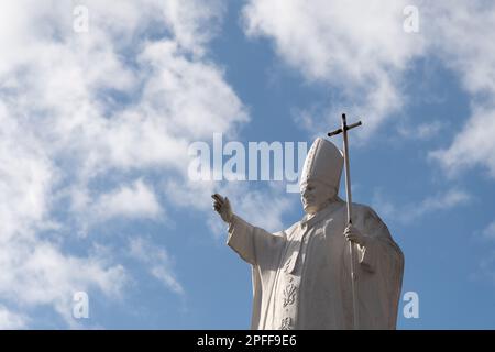 Sopot, Pologne. 15 mars 2023. Statue du pape Saint-Jean-Paul II Selon une enquête journalistique sur la chaîne de télévision polonaise TVN, le pape John P Banque D'Images
