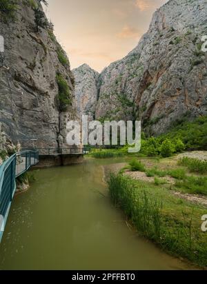 Kazankaya ( İncesu ) Canyon au lever du soleil. Canyons touristiques populaires de Turquie. La zone naturelle entre les villes de Yozgat et Corum. Banque D'Images