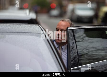 Londres, Angleterre, Royaume-Uni. 17th mars 2023. Le vice-premier ministre et secrétaire d'État à la Justice, DOMINIC RAAB, est vu à Westminster après avoir terminé des entrevues sur des spectacles de petit-déjeuner. (Credit image: © Tayfun Salci/ZUMA Press Wire) USAGE ÉDITORIAL SEULEMENT! Non destiné À un usage commercial ! Banque D'Images