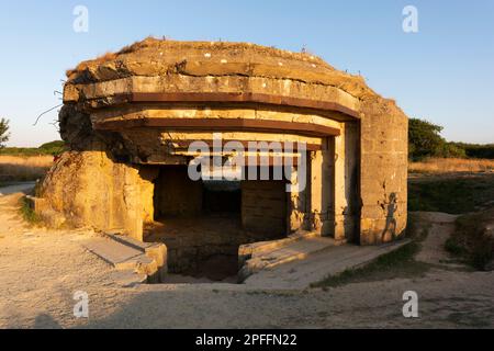 Survivante bunker à la Pointe du hoc. Côte de Normandie, entre Utah Beach et Omaha Beach (débarquement en Normandie pendant la Seconde Guerre mondiale). Normandie. France. Banque D'Images