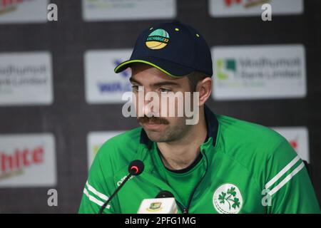 Le capitaine irlandais Andrew Balbirnie s'adressant à une conférence de presse avant le match pendant l'équipe nationale de cricket de l'Irlande de l'ODI assiste à la pratique à Sylhet Internati Banque D'Images