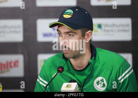 Le capitaine irlandais Andrew Balbirnie s'adressant à une conférence de presse avant le match pendant l'équipe nationale de cricket de l'Irlande de l'ODI assiste à la pratique à Sylhet Internati Banque D'Images