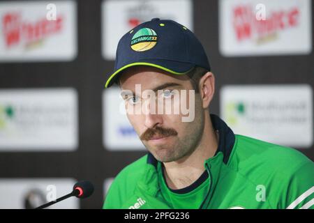 Le capitaine irlandais Andrew Balbirnie s'adressant à une conférence de presse avant le match pendant l'équipe nationale de cricket de l'Irlande de l'ODI assiste à la pratique à Sylhet Internati Banque D'Images