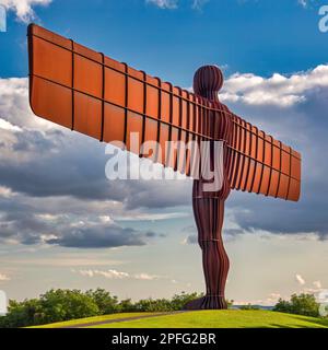 Vue de jour de l'Ange du Nord en été, Gateshead, Tyne and Wear, Angleterre, Royaume-Uni Banque D'Images