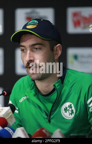 Le capitaine irlandais Andrew Balbirnie s'adressant à une conférence de presse avant le match pendant l'équipe nationale de cricket de l'Irlande de l'ODI assiste à la pratique à Sylhet Internati Banque D'Images