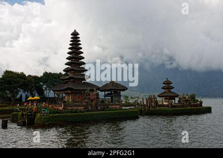 Pura Ulun Danu Beratan temple à Bali, Indonésie Banque D'Images