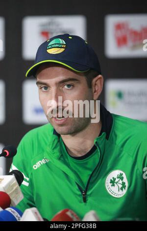 Le capitaine irlandais Andrew Balbirnie s'adressant à une conférence de presse avant le match pendant l'équipe nationale de cricket de l'Irlande de l'ODI assiste à la pratique à Sylhet Internati Banque D'Images