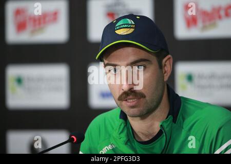 Le capitaine irlandais Andrew Balbirnie s'adressant à une conférence de presse avant le match pendant l'équipe nationale de cricket de l'Irlande de l'ODI assiste à la pratique à Sylhet Internati Banque D'Images