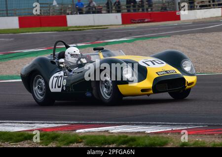 Peter Ratcliff, Lister Knobbly, Trophée de Woodcote RAC et Trophée de mousse Stirling pour les voitures de sport avant 56 et avant 61, une course d'une heure avec l'option de a s. Banque D'Images