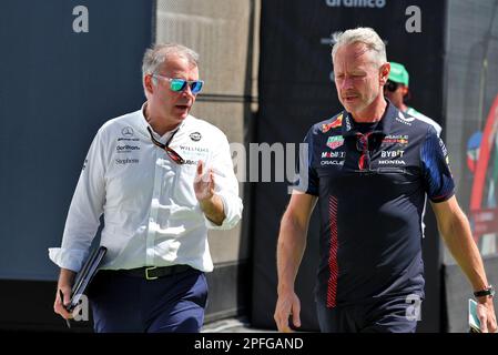 Djeddah, Arabie Saoudite. 17th mars 2023. (De gauche à droite) : Dave Redding (GBR) Williams Racing Team Manager et Jonathan Wheatley (GBR) Red Bull Racing Team Manager. Championnat du monde de Formule 1, Rd 2, Grand Prix d'Arabie Saoudite, vendredi 17th mars 2023. Djeddah, Arabie Saoudite. Crédit : James Moy/Alay Live News Banque D'Images