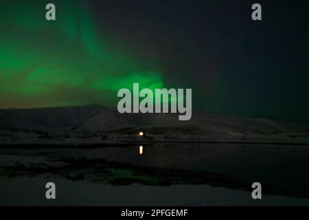 aurore borealis aurores boréales dans un climat de mşsty à tromso, en norvège Banque D'Images