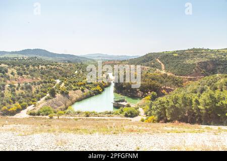 Le barrage de Sidi Salem, un impressionnant système de gestion de l'eau à Beja, en Tunisie. Afrique du Nord Banque D'Images