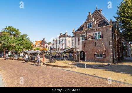 Pittoresque ville frisonne de Workum dans le nord des pays-Bas. Banque D'Images