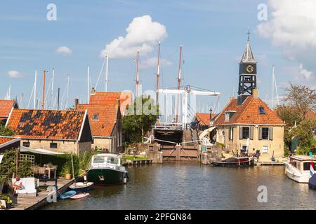 Vieux village pittoresque de Hindeloopen en Frise aux pays-Bas. Banque D'Images