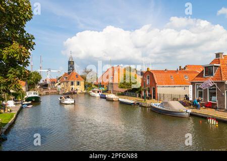 Vieux village pittoresque de Hindeloopen en Frise. Banque D'Images