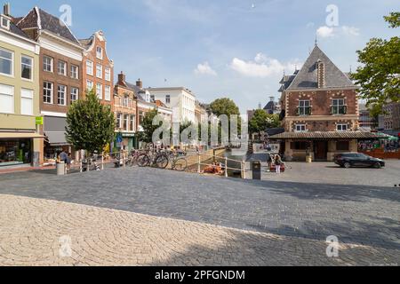 Paysage urbain du centre de Leeuwarden dans le nord des pays-Bas. Banque D'Images