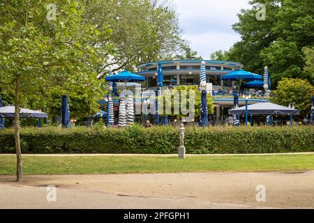 Salle de dégustation Blue Tea House dans le Vondelpark à Amsterdam. Banque D'Images