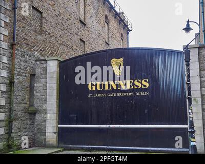 Dublin, Irlande - 09 25 2015: portail en bois à la brasserie Guinness de Dublin Banque D'Images