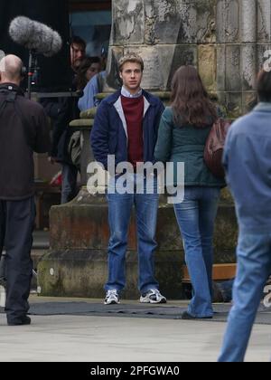 L'actrice Meg Bellamy, qui joue des scènes de tournage de Kate Middleton pour la prochaine saison de la Couronne à St Andrews, en Écosse. Date de la photo: Vendredi 17 mars 2023. Banque D'Images