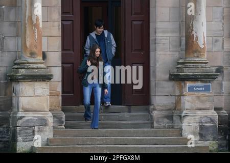 L'actrice Meg Bellamy, qui joue des scènes de tournage de Kate Middleton pour la prochaine saison de la Couronne à St Andrews, en Écosse. Date de la photo: Vendredi 17 mars 2023. Banque D'Images