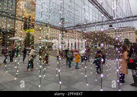 Jeux de lumière au Mont-des-Arts à Bruxelles, à l'occasion des illuminations de fin d'année. Banque D'Images