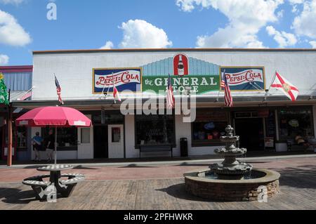 KISSIMMEE/ORLANDO/FLORIDE/ÉTATS-UNIS - 30, NOVEMBRE 2017. Visiteur et voyageurs visitant la vieille ville i Kissimmee Florida USA (Photo.Francis Dean/Dean Pictures) Banque D'Images